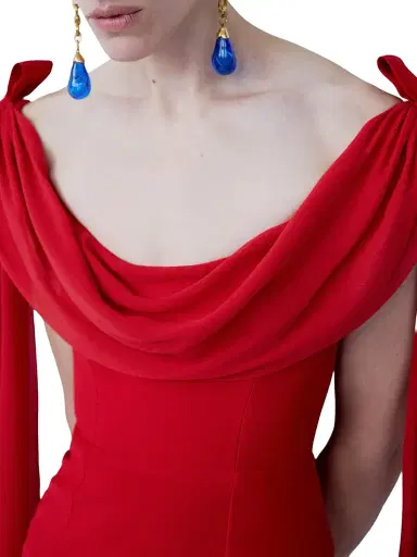The New Arrivals Ilkyaz Ozel Women's Morticia Crepe Drape Bow Gown - Pedro Red | Thumbnail 2