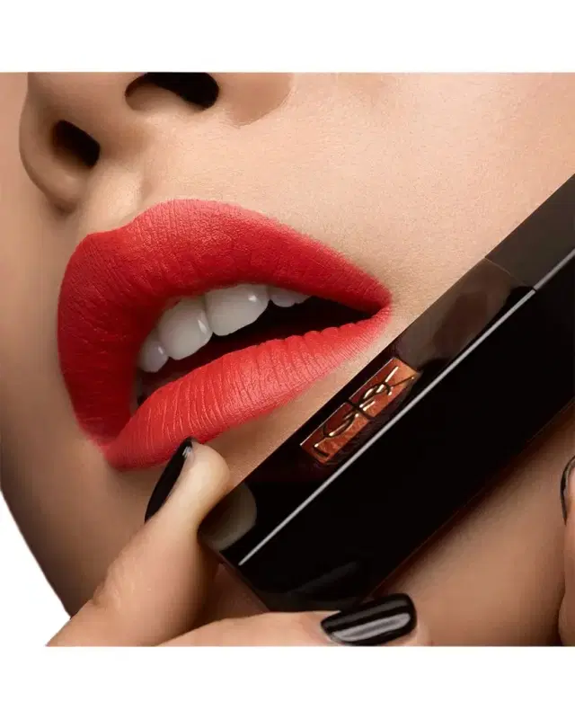 Yves Saint Laurent Beaute The Slim Velvet Radical