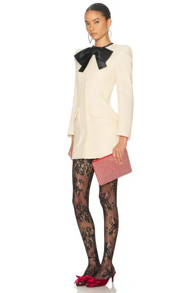 Valentino Garavani VLogo Signature Medium Flat Pouch | Thumbnail 2