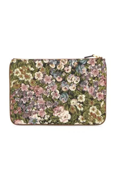 Valentino Garavani VLogo Signature Medium Flat Pouch | Thumbnail 3