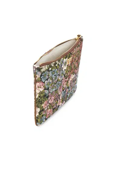 Valentino Garavani VLogo Signature Medium Flat Pouch | Thumbnail 5
