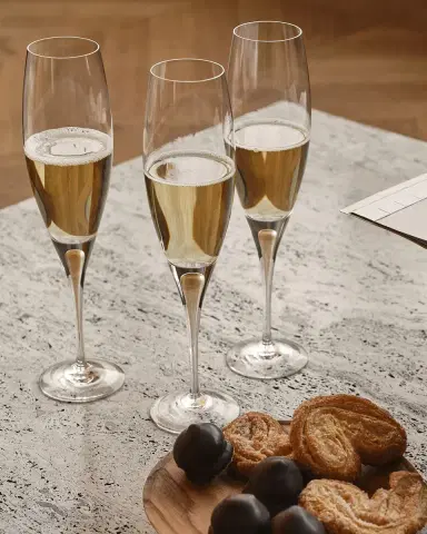 Orrefors Intermezzo Gold Martini Glasses, Set of 2 | Thumbnail 3 Orrefors Intermezzo Gold Martini Glasses, Set of 2 | Thumbnail 3