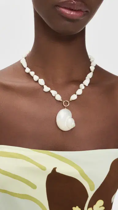 Ettika Sunken Treasure Shell Necklace Gold One Size | Thumbnail 3