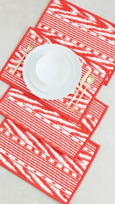 Coniglio Palm Beach Placemat Set of 4 Red Ikat One Size | Thumbnail 2