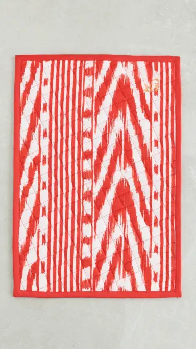 Coniglio Palm Beach Placemat Set of 4 Red Ikat One Size | Thumbnail 5