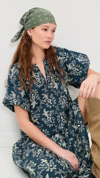 Faherty Star Geo Bandana Scarf Four Leaf Clover One Size | Thumbnail 3 Faherty Star Geo Bandana Scarf Four Leaf Clover One Size | Thumbnail 3