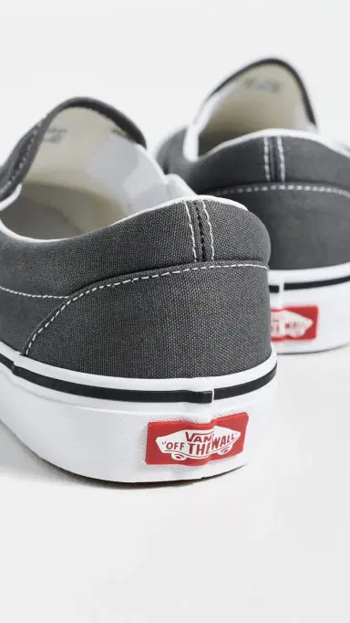 Vans U Classic Slip On Unisex Sneakers | Thumbnail 5