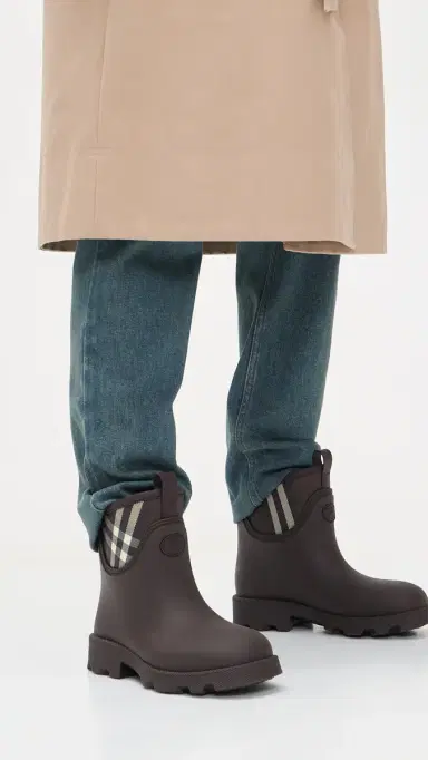 Burberry Rubber Marsh Stamp Low Boots | Thumbnail 3