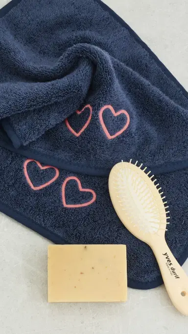 Weezie Makeup Towels 2 Pack | Thumbnail 3