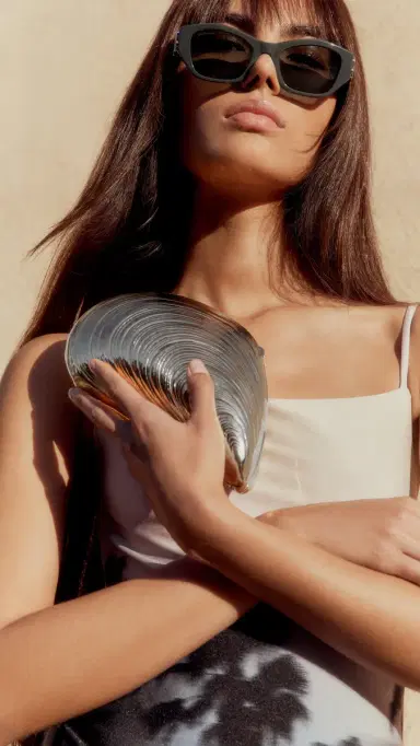 Simkhai Bridget Metal Oyster Shell Clutch Silver One Size | Thumbnail 4