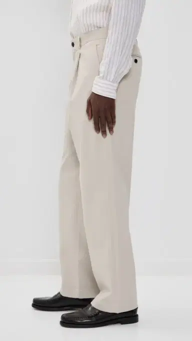 Theory Relaxed Pleat Pants in Moonsoft Cotton Silver Cloud | Thumbnail 5 Theory Relaxed Pleat Pants in Moonsoft Cotton Silver Cloud | Thumbnail 5
