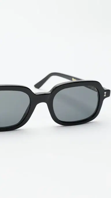 illesteva Berlin Sunglasses | Thumbnail 5 illesteva Berlin Sunglasses | Thumbnail 5