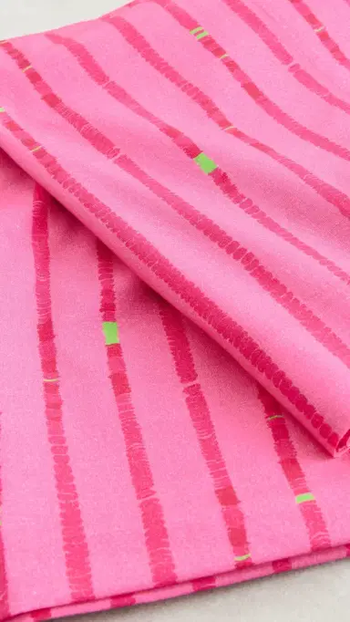 Coniglio Palm Beach Standard Table Cloth Lane Lines Pink Float One Size | Thumbnail 4