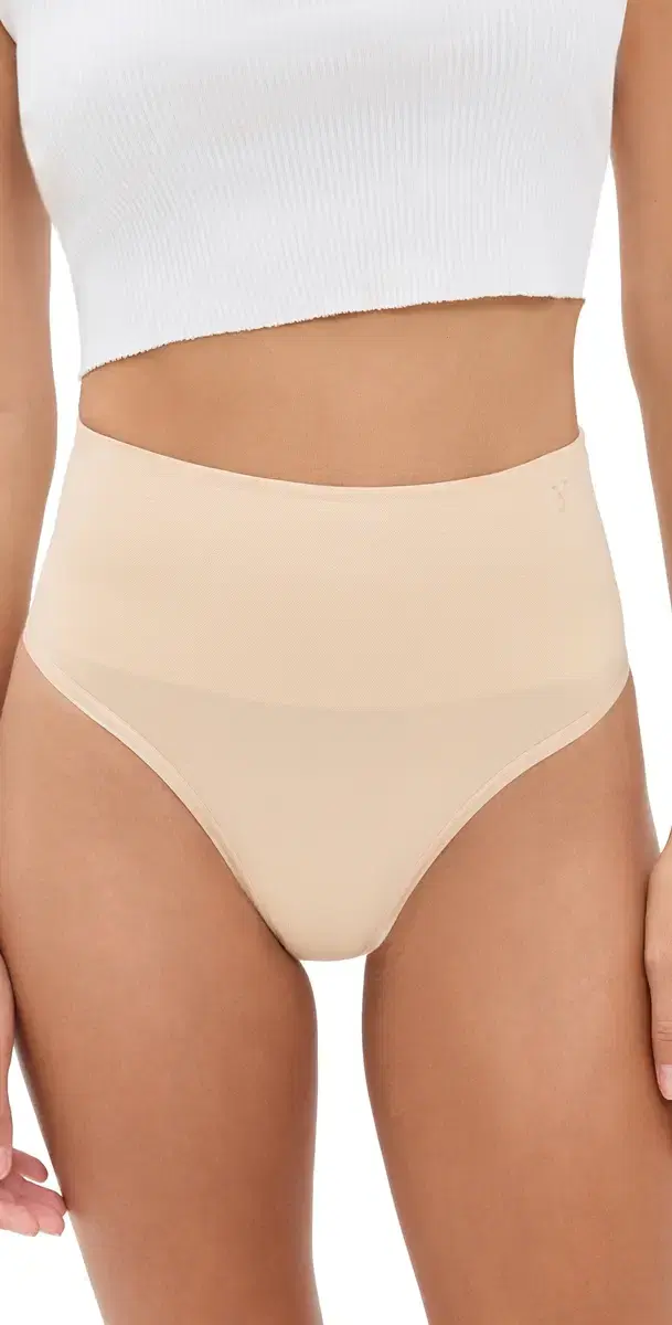 Seamlessly Shaped Ultralight Thong Frappe