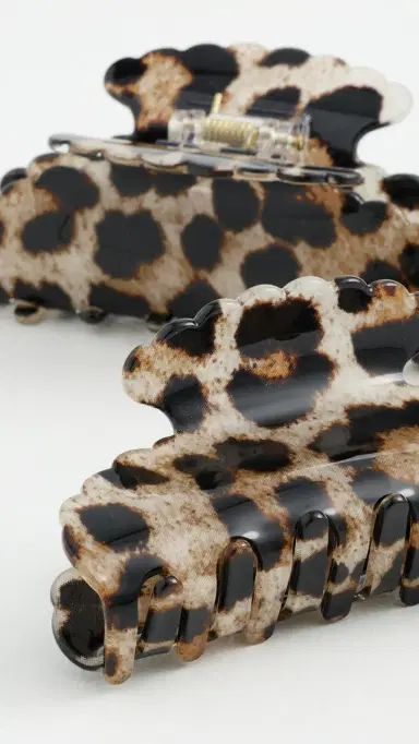 Loeffler Randall Yuri Scallop Acetate Hair Clip Set Brushed Leopard One Size | Thumbnail 4