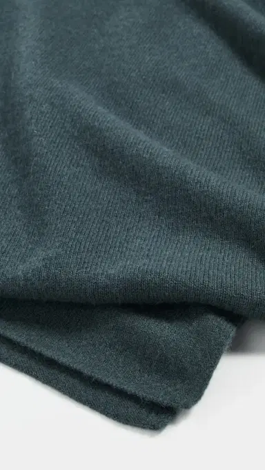 White + Warren Cashmere Travel Wrap Juniper Green One Size | Thumbnail 4