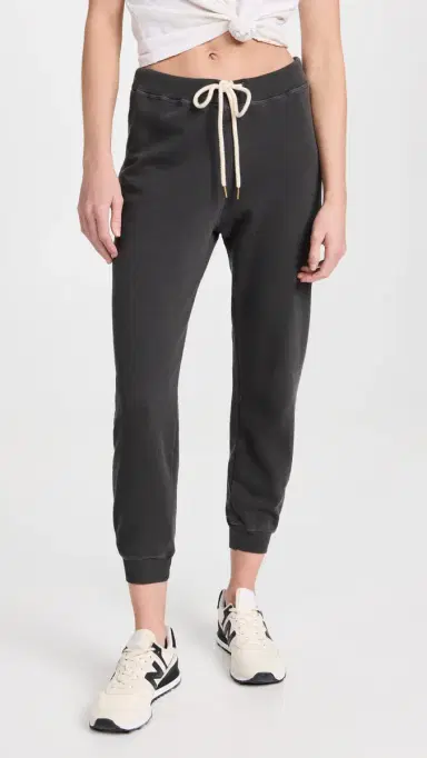 THE GREAT. The Cropped Sweatpants Washed Black | Thumbnail 2
