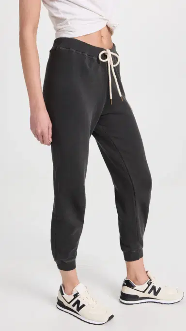 THE GREAT. The Cropped Sweatpants Washed Black | Thumbnail 4