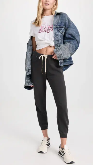 THE GREAT. The Cropped Sweatpants Washed Black | Thumbnail 5