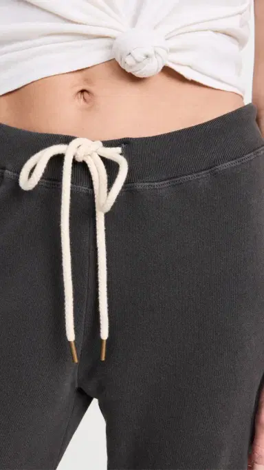 THE GREAT. The Cropped Sweatpants Washed Black | Thumbnail 6