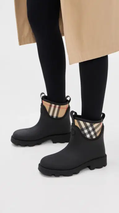 Burberry Marsh Stamp Low Boots | Thumbnail 3
