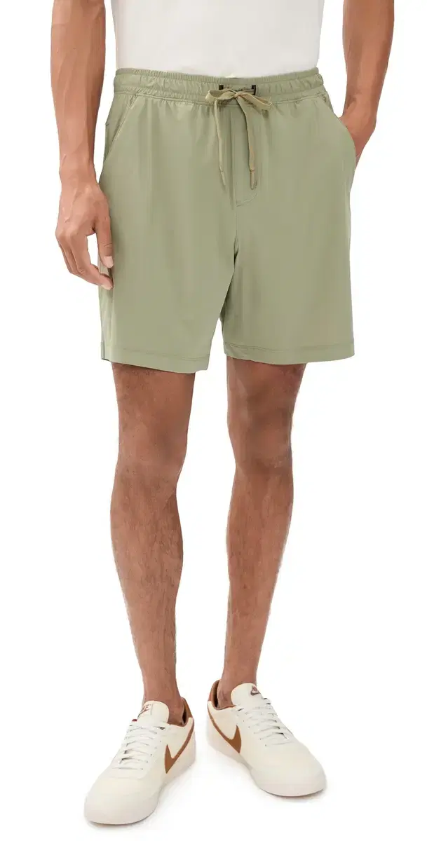 Pursuit Shorts 7 Sand Green