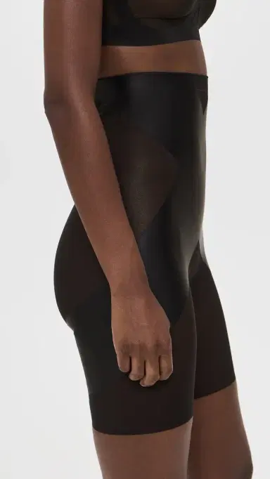 SPANX High-Waisted Booty-Lifting X Mid Thigh Shorts Very Black | Thumbnail 4