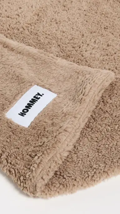 Hommey Faux Fur Blanket Warm Grey One Size | Thumbnail 4