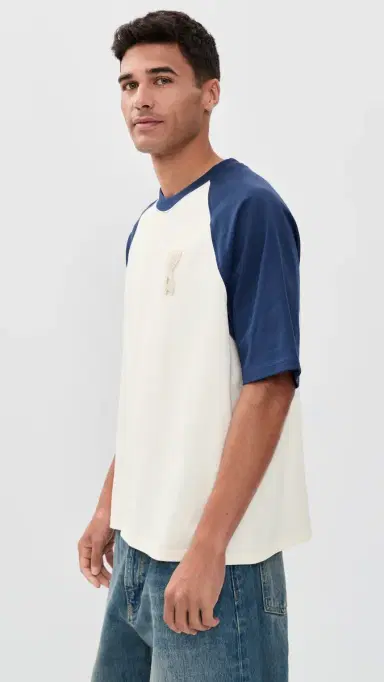 AMI Boxy Fit Raglan Tee Blanc Creme/Encre | Thumbnail 4 AMI Boxy Fit Raglan Tee Blanc Creme/Encre | Thumbnail 4
