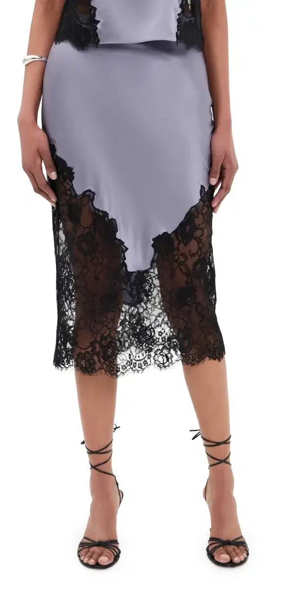 Juliet Lace and ilk kirt Lavender moke