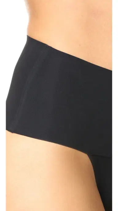 Spanx SPANXsmooth Undie-tectable Thong Very Black L | Thumbnail 2 Spanx SPANXsmooth Undie-tectable Thong Very Black L | Thumbnail 2