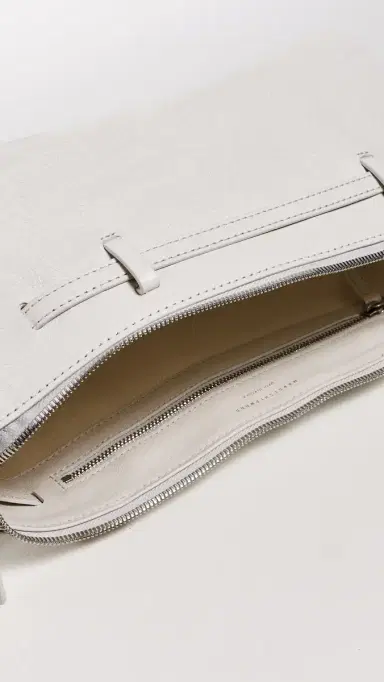 MARGESHERWOOD Grandma Used Sling Bag Off White Cracked One Size | Thumbnail 6