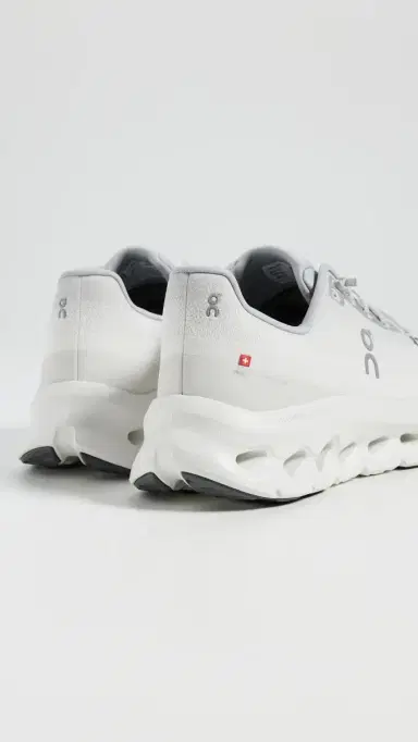 ON Cloudtilt Sneakers | Thumbnail 3