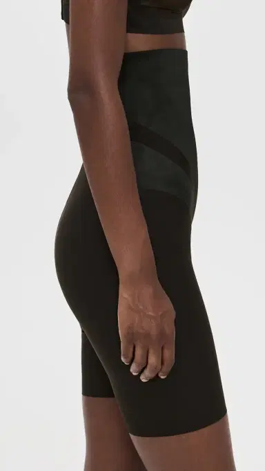 SPANX High-Waisted id-Thigh Shorts Very Black | Thumbnail 4
