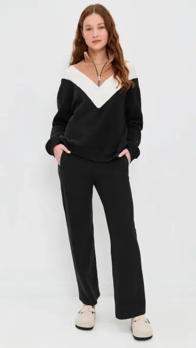 THE GREAT. The Plush Victory Sweatpants Almost Black | Thumbnail 5 THE GREAT. The Plush Victory Sweatpants Almost Black | Thumbnail 5