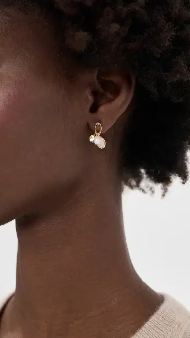 Madewell Freshwater Pearl Cluster Drop Earrings Antique Gold One Size | Thumbnail 3 Madewell Freshwater Pearl Cluster Drop Earrings Antique Gold One Size | Thumbnail 3