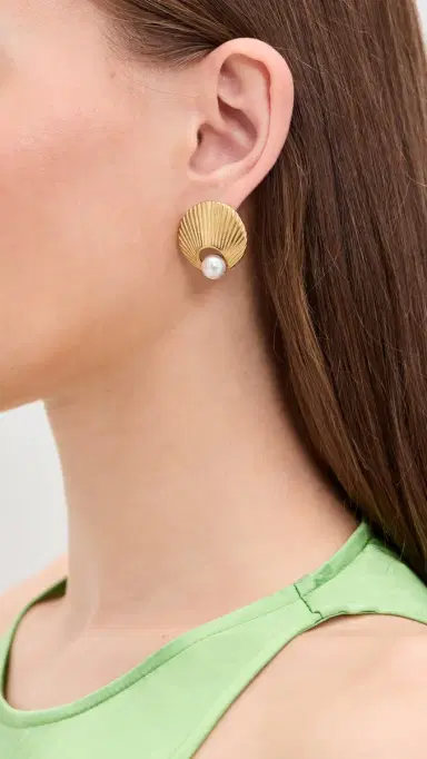 Galley Los Angeles Meeghan Earrings Gold/Pearl One Size | Thumbnail 3