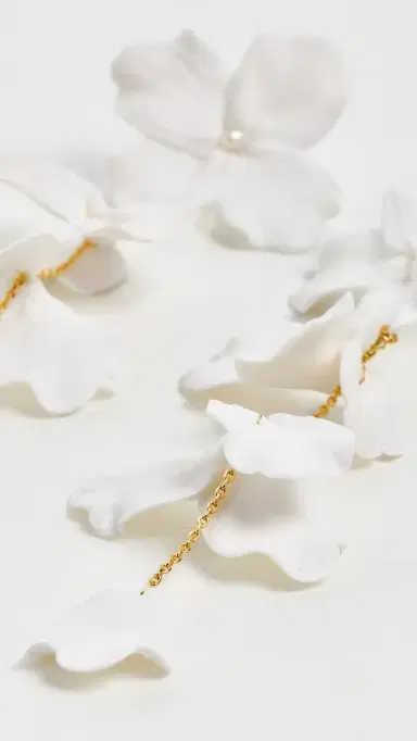 SHASHI Gardenia Earrings White One Size | Thumbnail 4