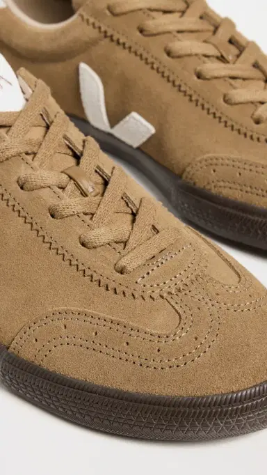 Veja Volley Sneakers | Thumbnail 5
