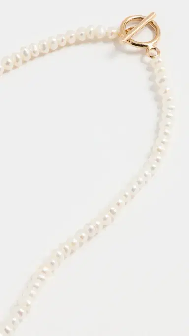 Shashi Pearl Ciel Necklace Gold | Thumbnail 4 Shashi Pearl Ciel Necklace Gold | Thumbnail 4