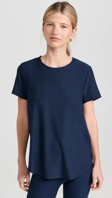 Beyond Yoga Featherweight On The Down Low Tee Nocturnal Navy M | Thumbnail 2 Beyond Yoga Featherweight On The Down Low Tee Nocturnal Navy M | Thumbnail 2