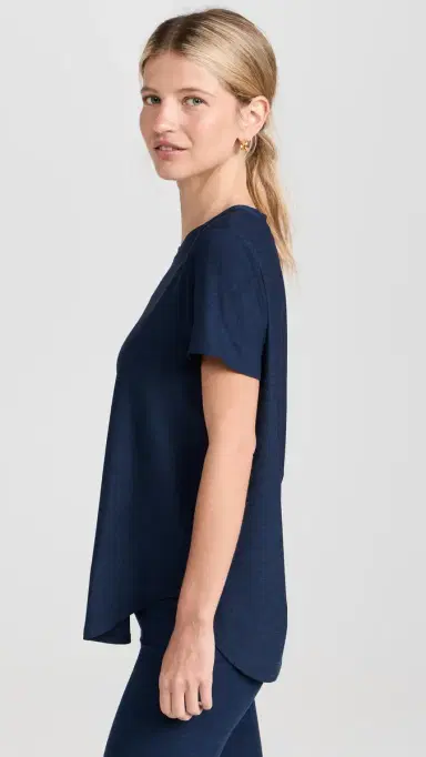 Beyond Yoga Featherweight On The Down Low Tee Nocturnal Navy M | Thumbnail 4 Beyond Yoga Featherweight On The Down Low Tee Nocturnal Navy M | Thumbnail 4
