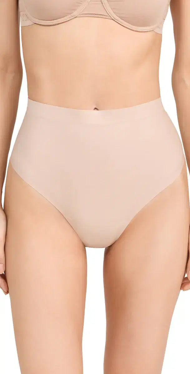 shape Sheer Control Thong Champagne Beige