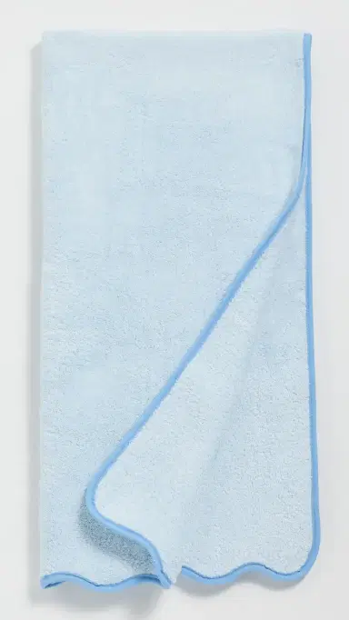 Weezie Scallop Bath Towel | Thumbnail 2
