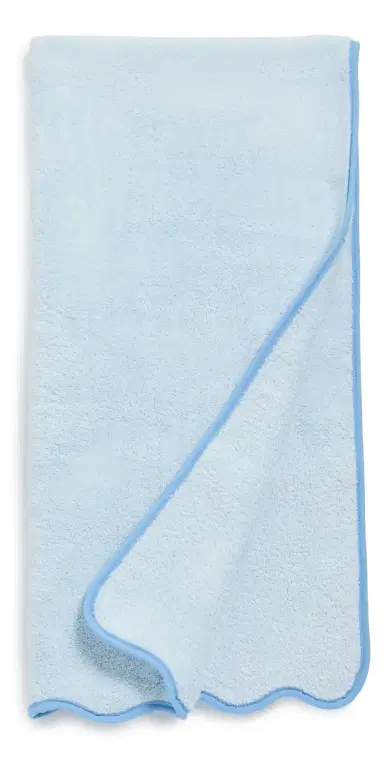 Weezie Scallop Bath Towel | Thumbnail 1