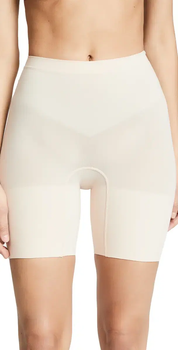 Power Shorts Soft Almond