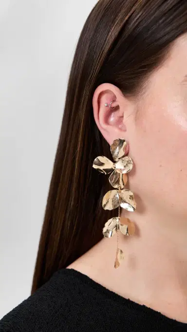 SHASHI Ruellia Large Earrings Gold One Size | Thumbnail 3