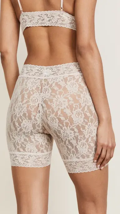Hanky Panky ignature Lace Bike horts Chai | Thumbnail 3