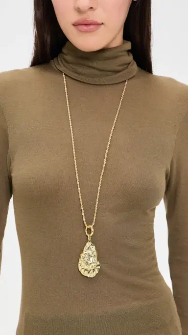 Kenneth Jay Lane Oyster Pendant Necklace Gold One Size | Thumbnail 3