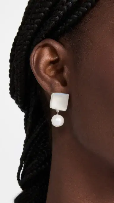 AGMES Small Baroque Luca Earrings Pearl | Thumbnail 3 AGMES Small Baroque Luca Earrings Pearl | Thumbnail 3